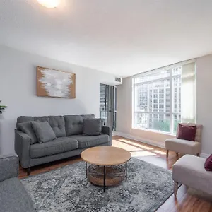  Apartment Spacious 2 Bedroom Den, 2 Bath, Sleeps 5 With Balcony And Lakeview Downtown