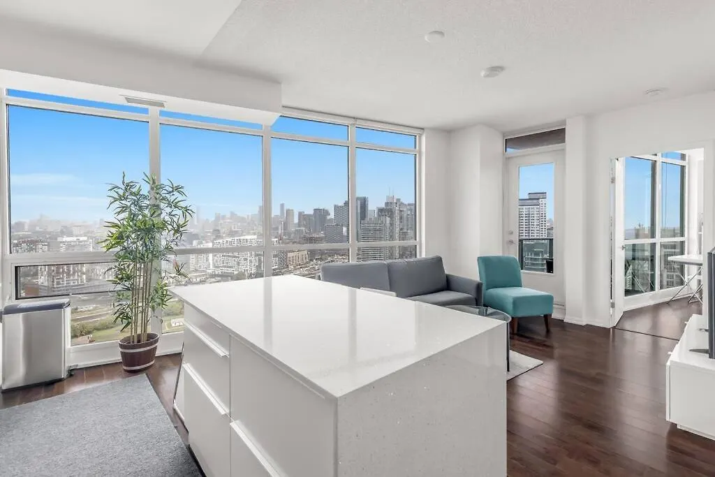 Apartament 2 Bedroom W/ Amazing Views & Parking Toronto Kanada