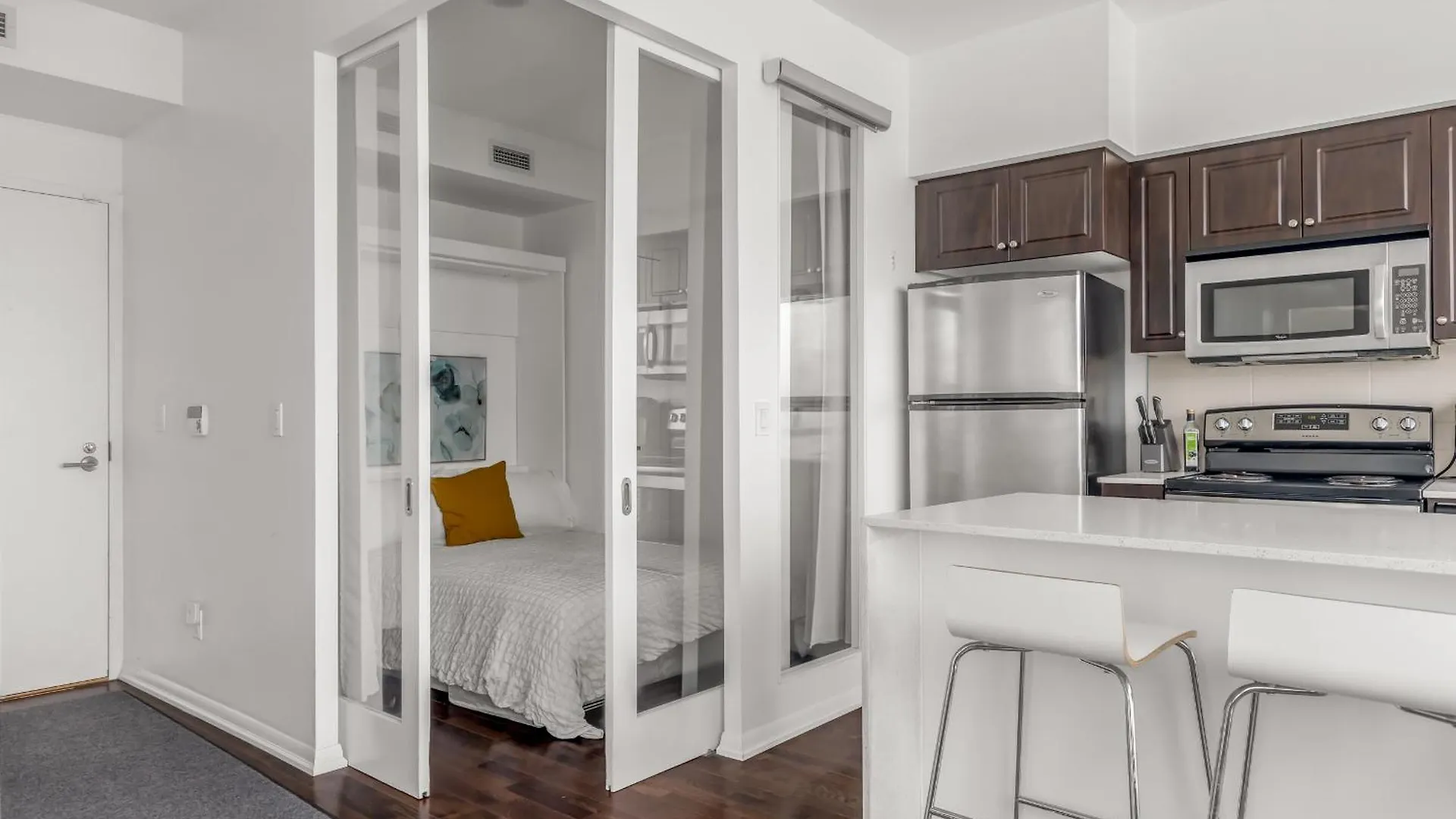 Apartament 2 Bedroom W/ Amazing Views & Parking Toronto