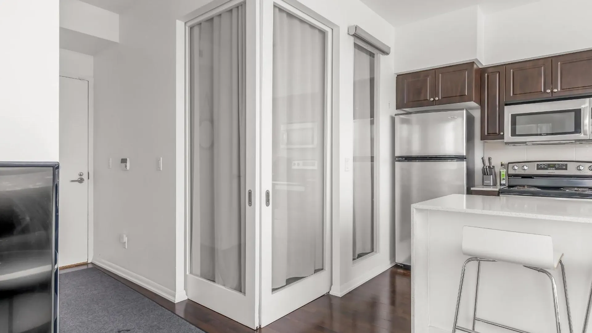 2 Bedroom W/ Amazing Views & Parking Toronto