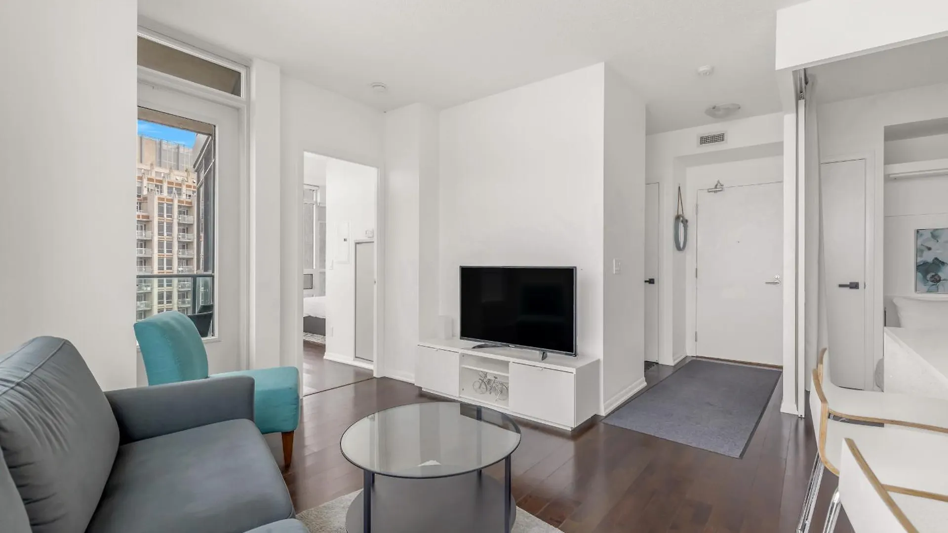 Apartament 2 Bedroom W/ Amazing Views & Parking Toronto